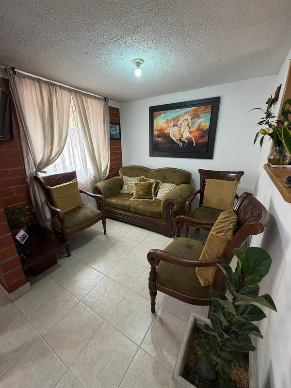 Casa de 3 niveles en Campohermoso con 2 parqueaderos