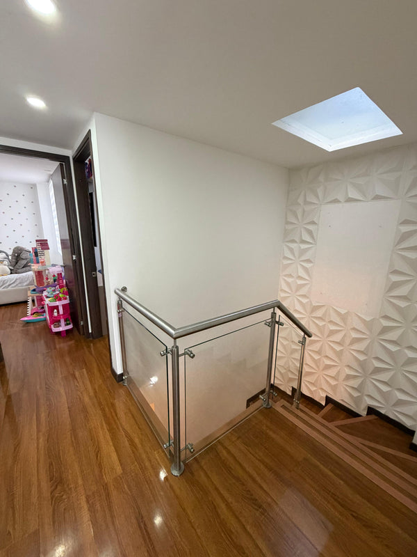 Casa en conjunto cerrado con sala de TV en Villa Pilar